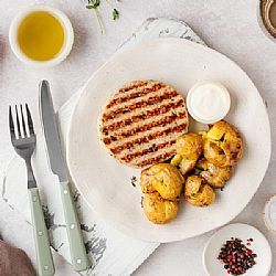 Μπιφτέκι κοτόπουλο με τσακιστή πατάτα φούρνου WORTHEAT