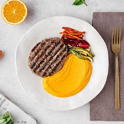 Μπιφτέκι μοσχαρίσιο με πουρέ καρότου-πορτοκάλι WORTHEAT